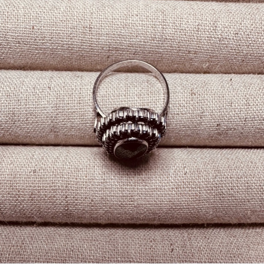 Prague | Ring | Garnet Ring in Sterling Silver - Picture 2 of 10
